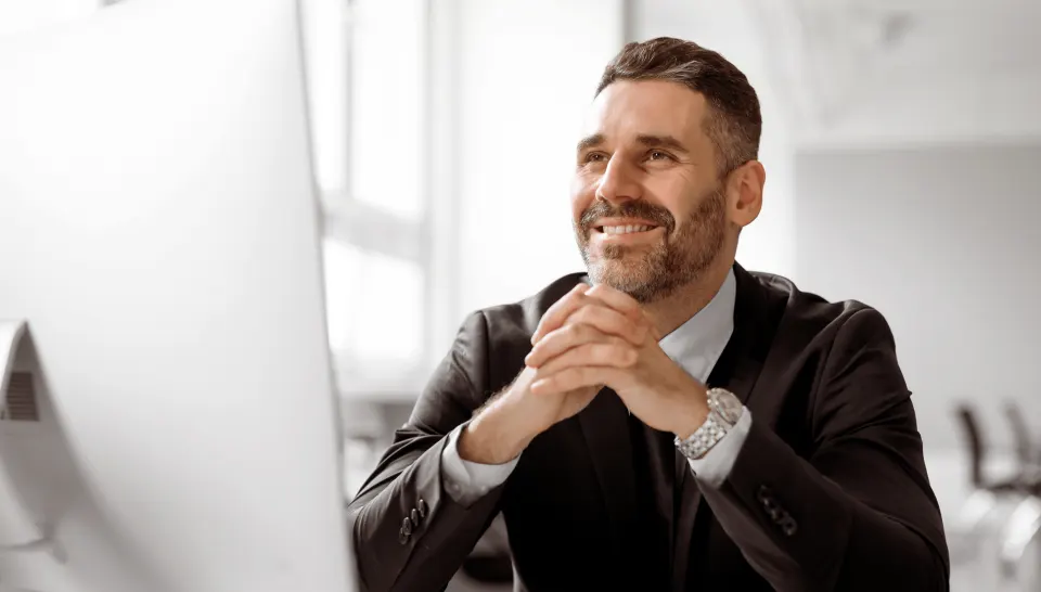 Gestao Empresarial Empresario Laptop em tela do ecossistema Questor